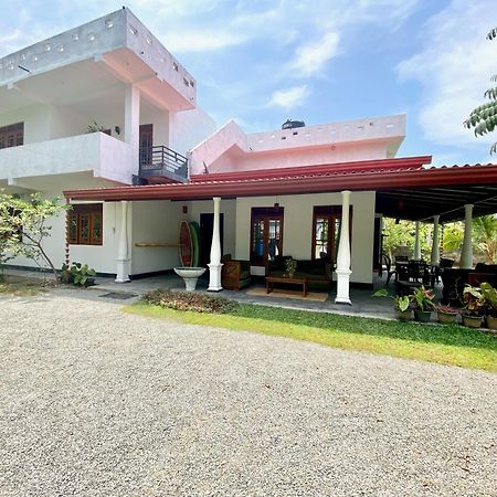 Makai Surf House Hotell Ahangama Exteriör bild