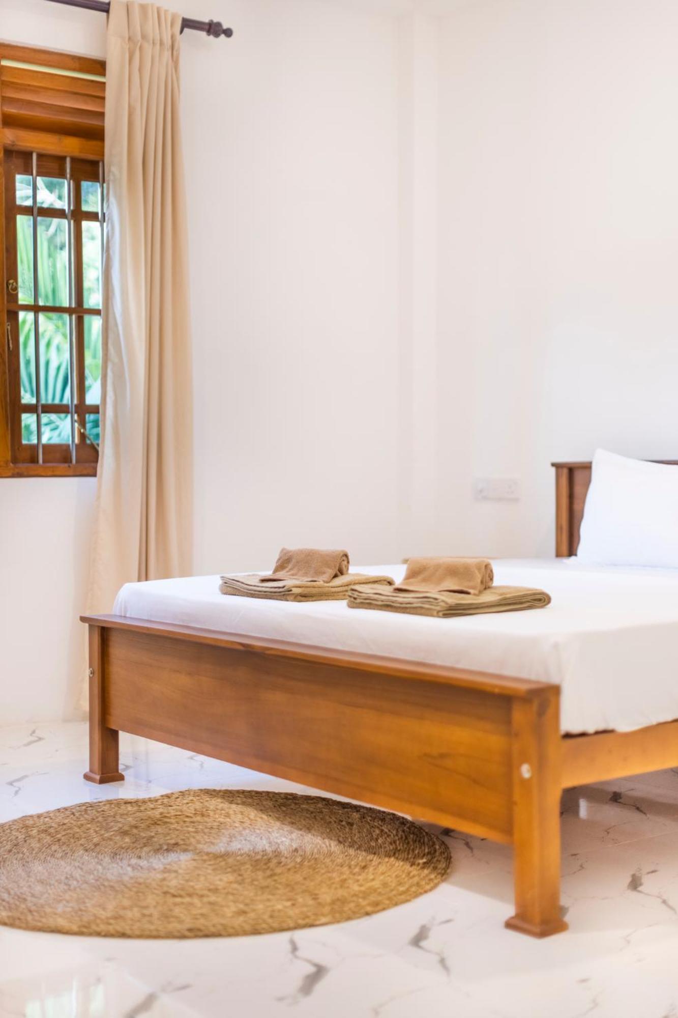 Makai Surf House Hotell Ahangama Exteriör bild