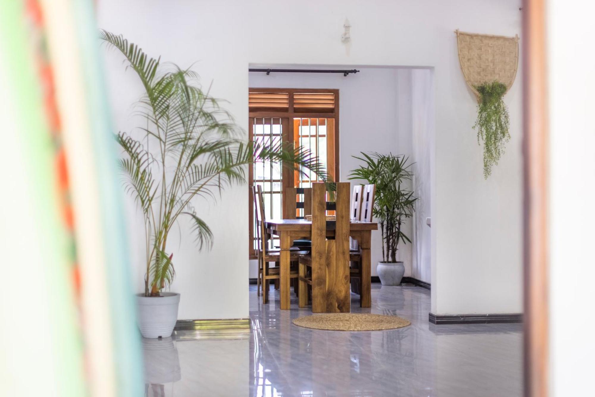 Makai Surf House Hotell Ahangama Exteriör bild