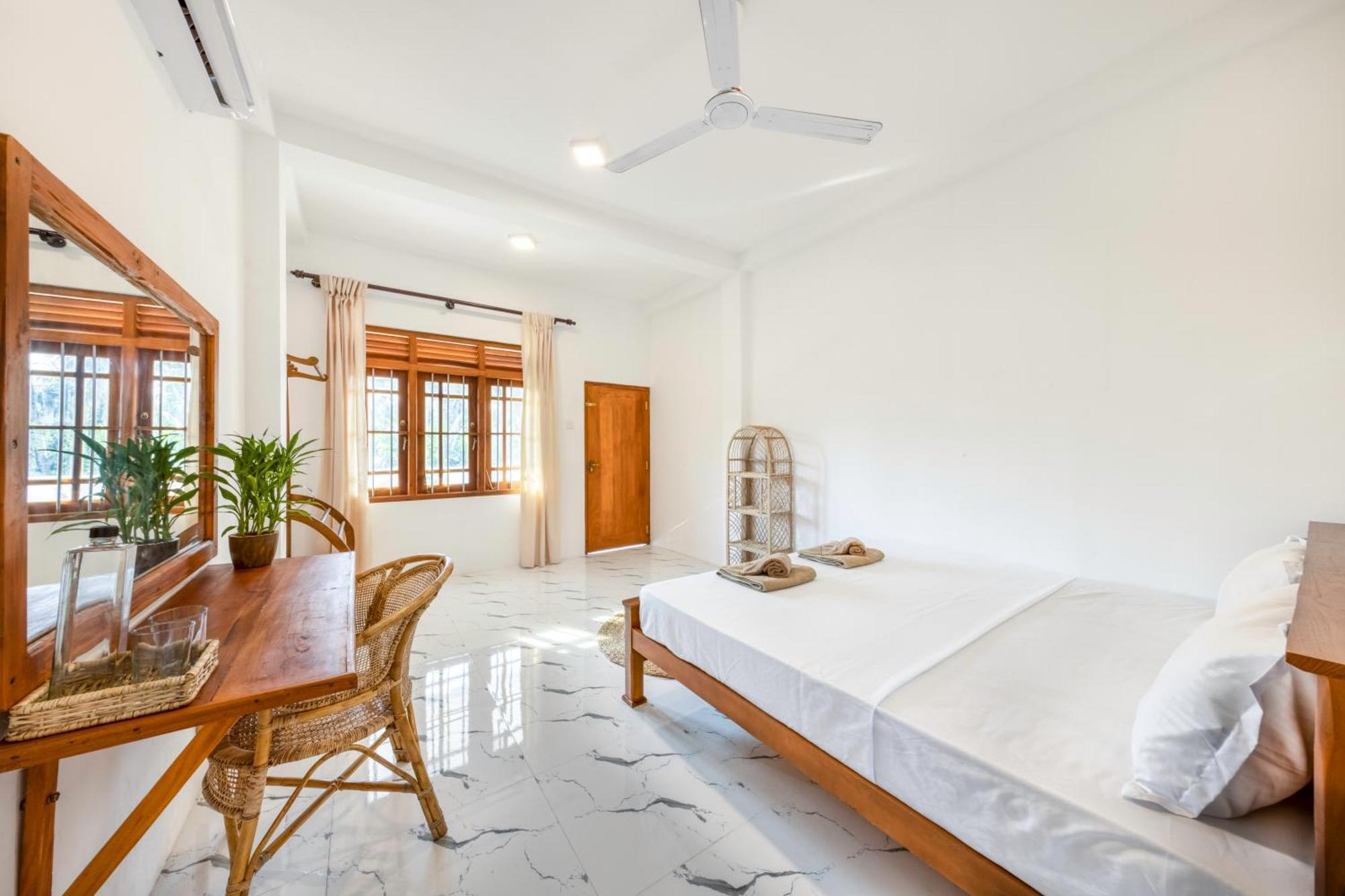 Makai Surf House Hotell Ahangama Exteriör bild