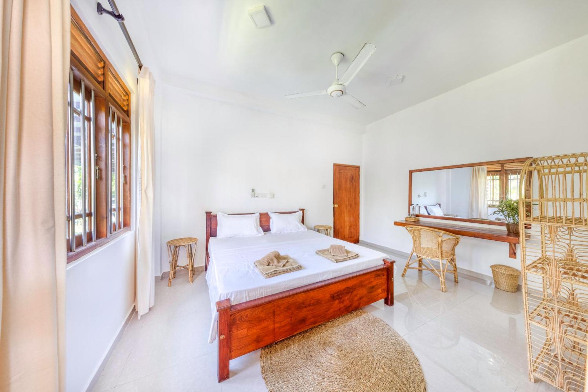 Makai Surf House Hotell Ahangama Exteriör bild