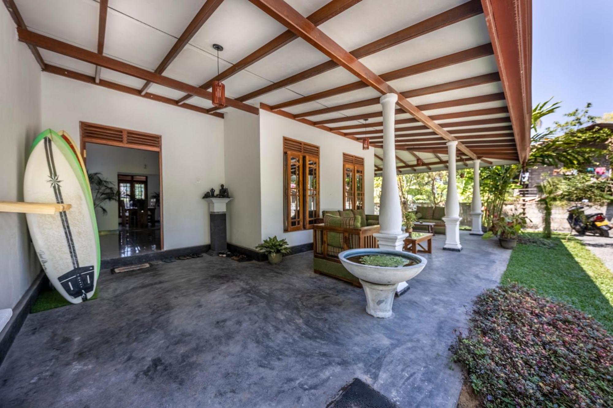 Makai Surf House Hotell Ahangama Exteriör bild