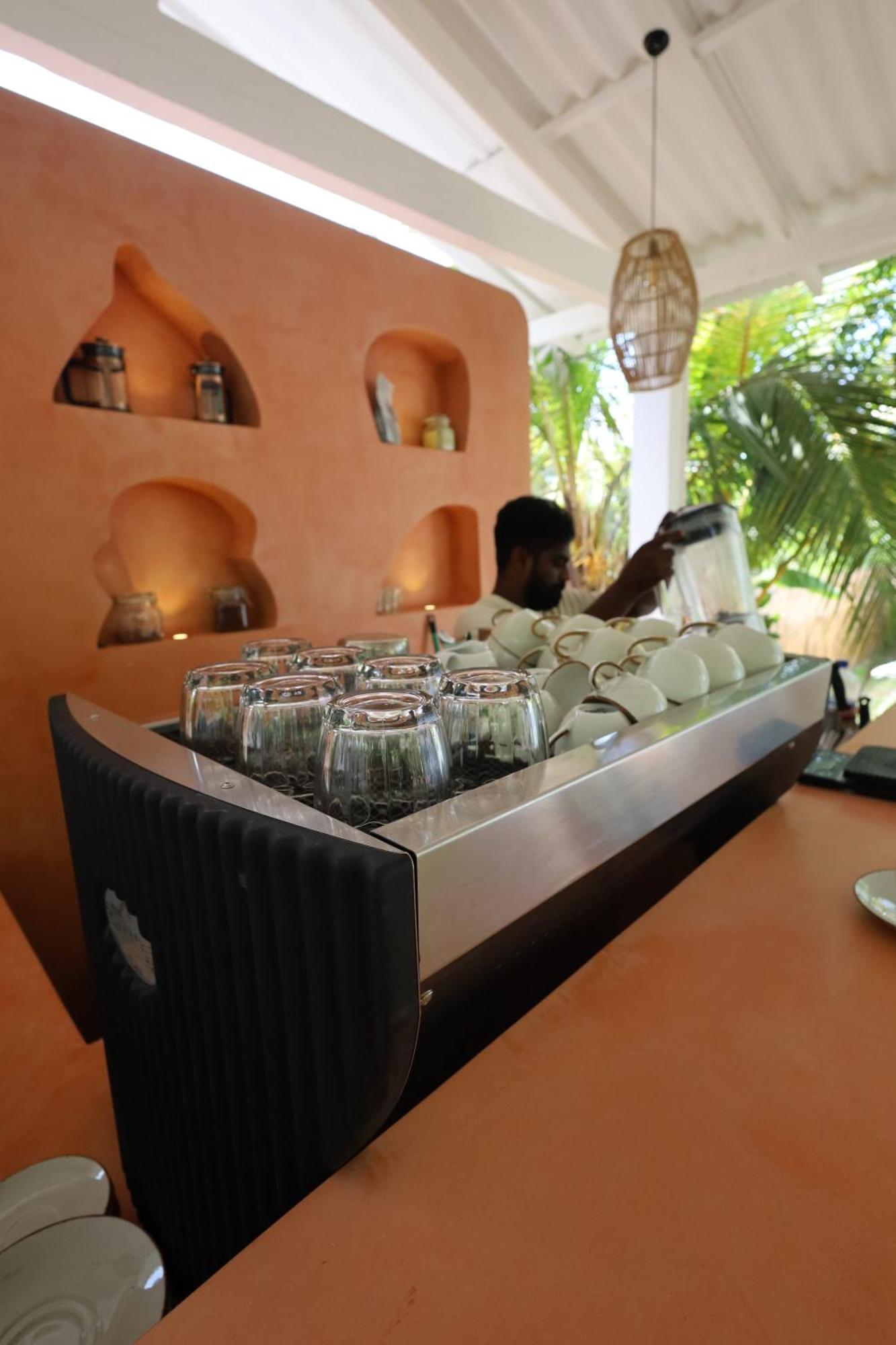 Makai Surf House Hotell Ahangama Exteriör bild