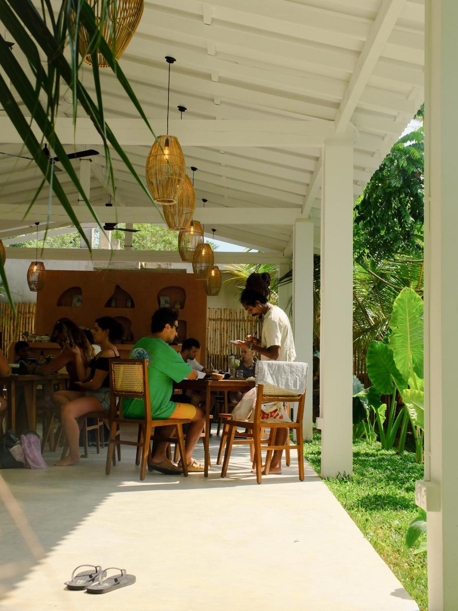 Makai Surf House Hotell Ahangama Exteriör bild